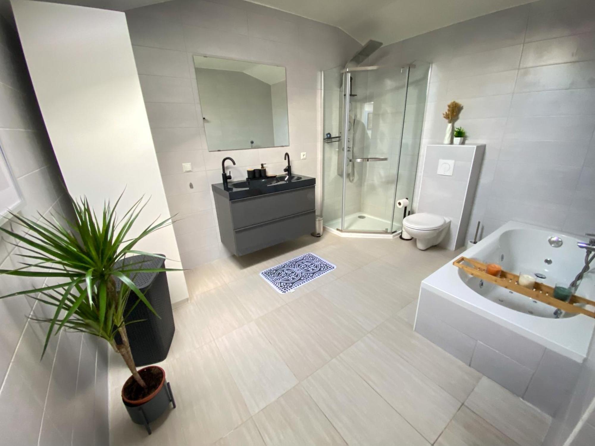 Design Immo Ferienwohnung Rhein-Main ロートガウ エクステリア 写真